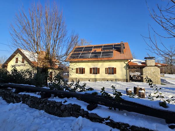 La casa in una giornata di sole d'inverno