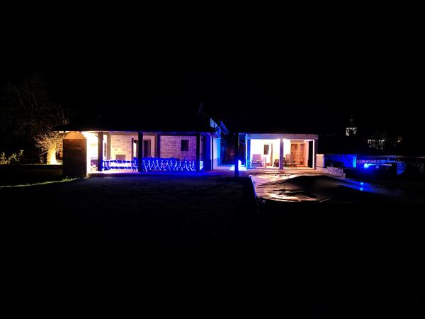 L'edificio spa di notte